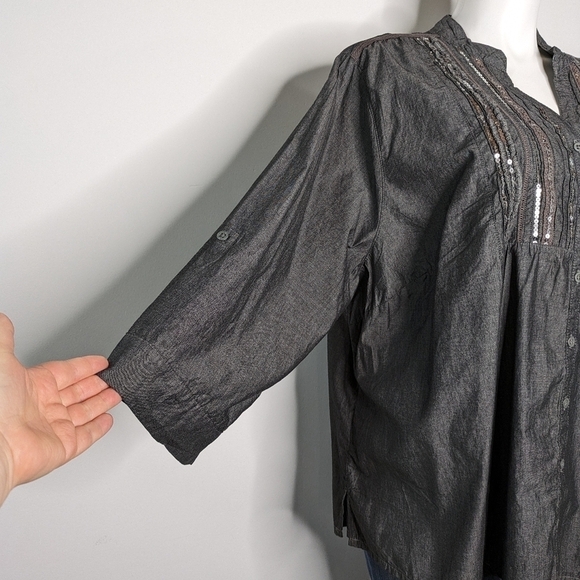 ✨3/$15  NWT Essentials grey sequin accent button down long sleeve top 4X - Picture 4 of 8